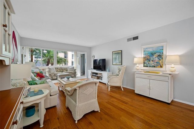 121 ISLAND WAY 323, Clearwater Beach, FL 33767