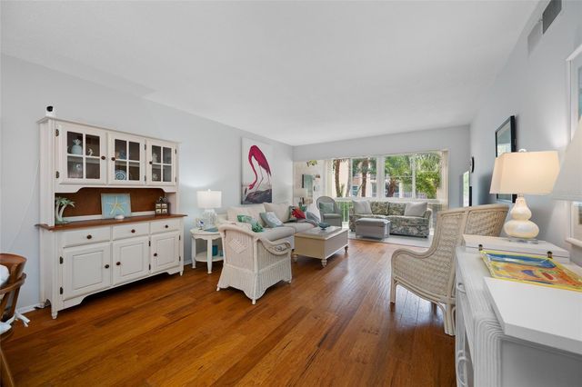 121 ISLAND WAY 323, Clearwater Beach, FL 33767