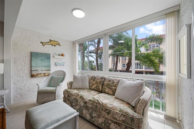 121 ISLAND WAY 323, Clearwater Beach, FL 33767