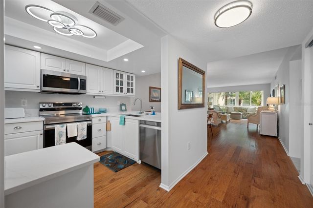 121 ISLAND WAY 323, Clearwater Beach, FL 33767