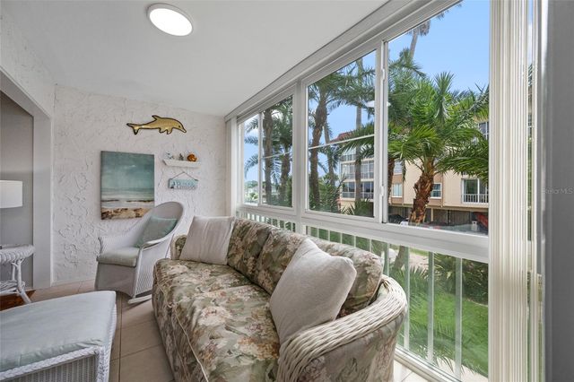 121 ISLAND WAY 323, Clearwater Beach, FL 33767