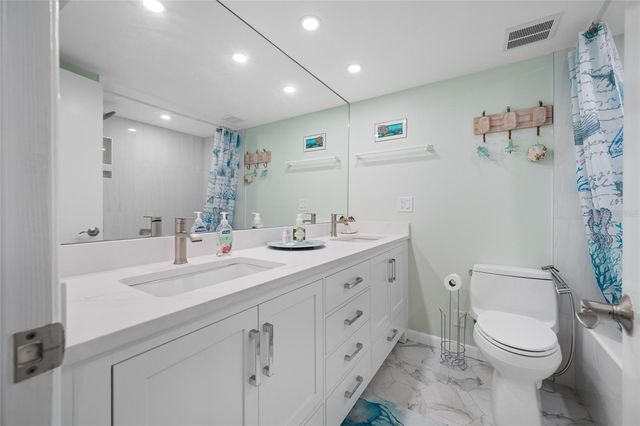 121 ISLAND WAY 323, Clearwater Beach, FL 33767