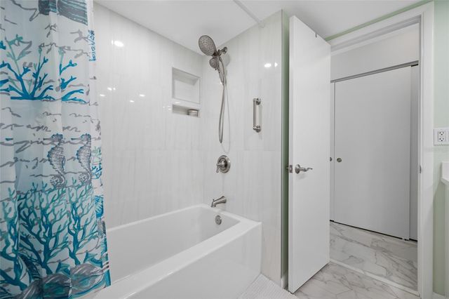 121 ISLAND WAY 323, Clearwater Beach, FL 33767