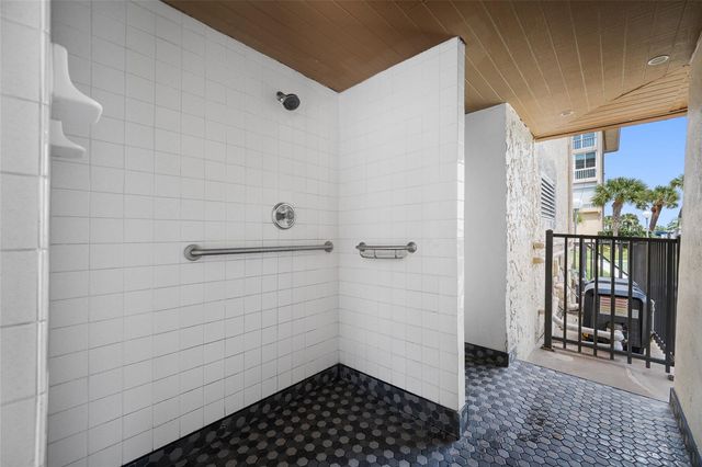 121 ISLAND WAY 323, Clearwater Beach, FL 33767