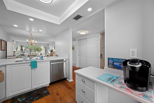 121 ISLAND WAY 323, Clearwater Beach, FL 33767