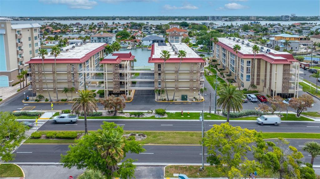 121 ISLAND WAY 323, Clearwater Beach, FL 33767