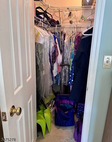 70 Boulder Run Rd, Paterson City, NJ 07501