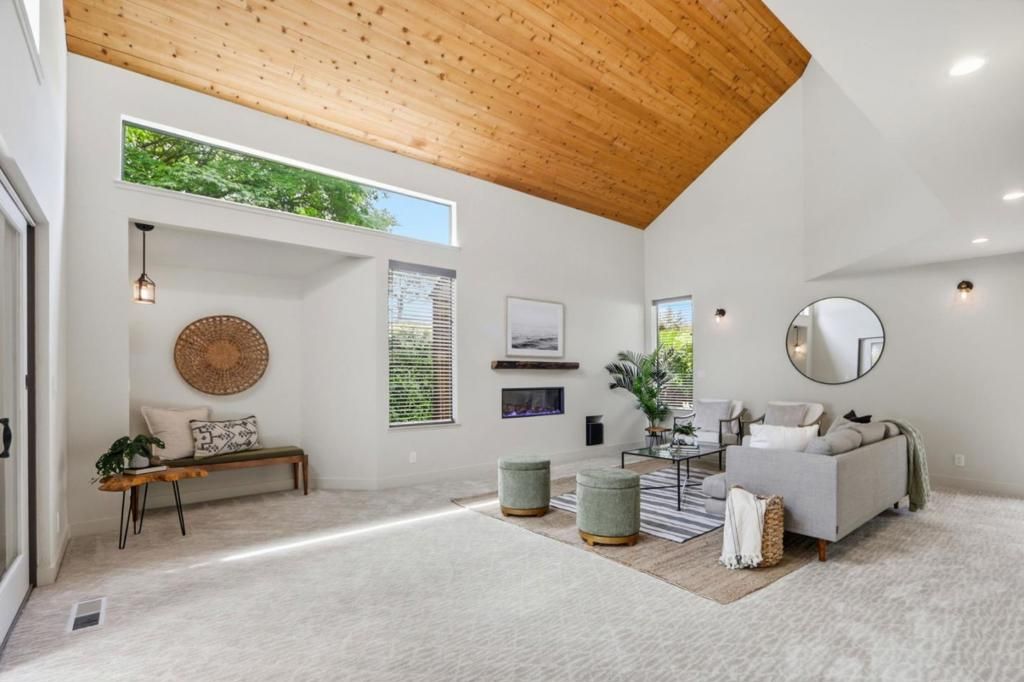 Image 10 of property listing at 328 Cliff Drive, Aptos, CA 95003