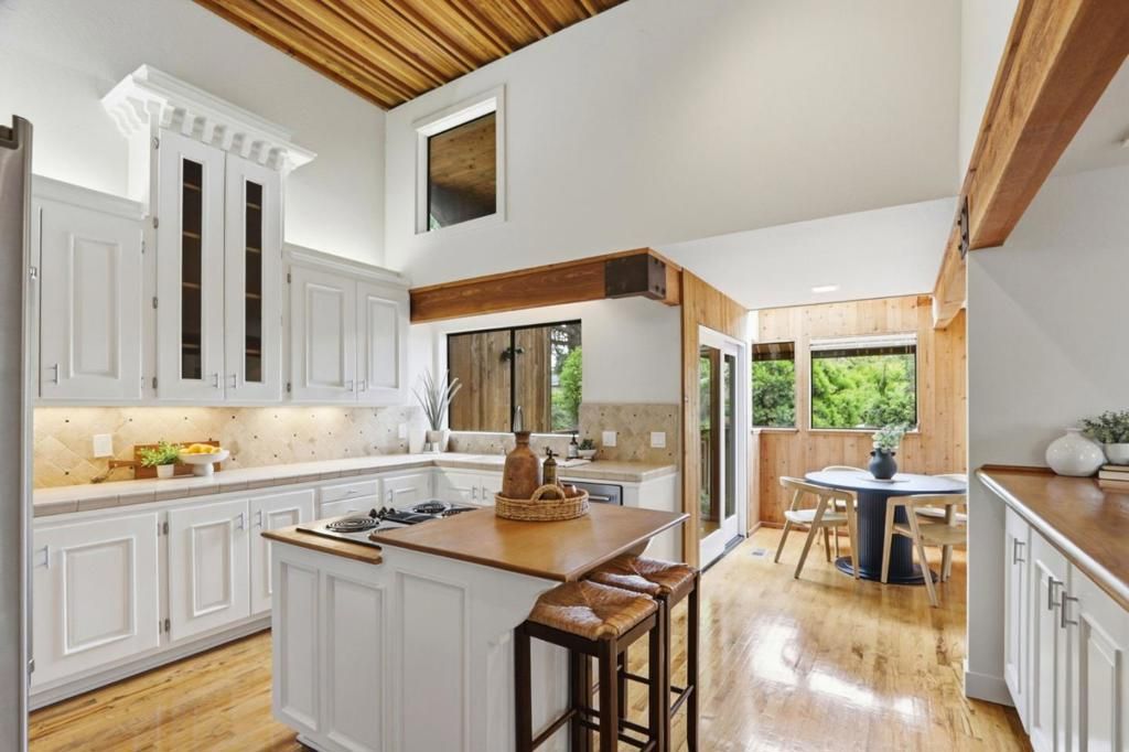 Image 18 of property listing at 328 Cliff Drive, Aptos, CA 95003