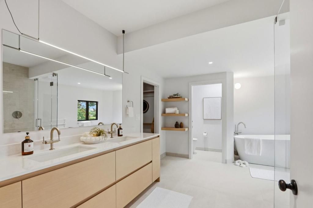 Image 34 of property listing at 328 Cliff Drive, Aptos, CA 95003