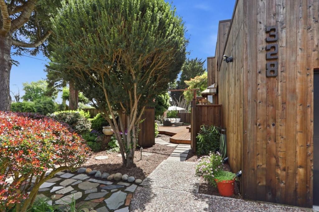 Image 4 of property listing at 328 Cliff Drive, Aptos, CA 95003