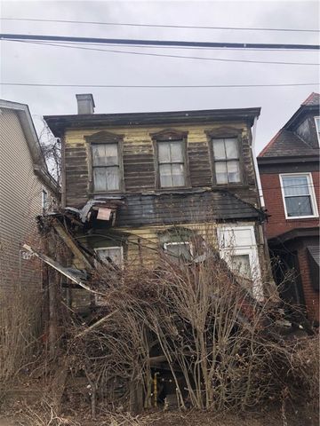 440 4th St, Braddock, PA 15104
