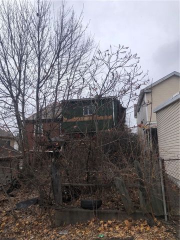 440 4th St, Braddock, PA 15104