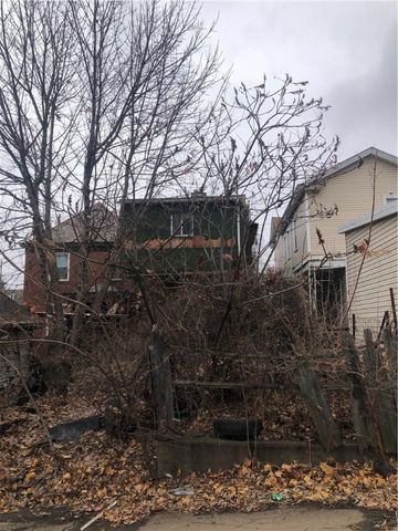 440 4th St, Braddock, PA 15104