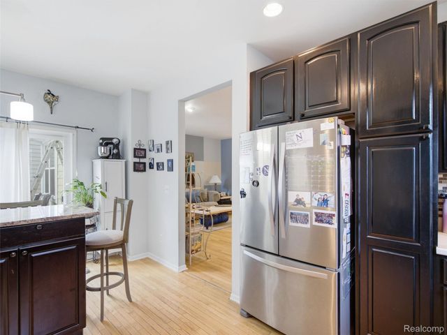 43137 Emerson Way, Novi, MI 48377