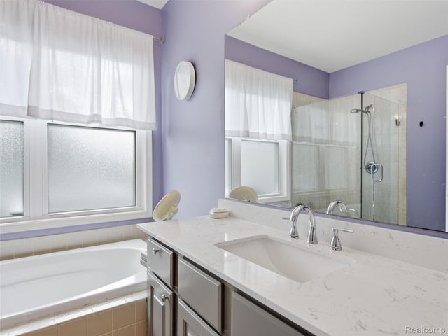43137 Emerson Way, Novi, MI 48377