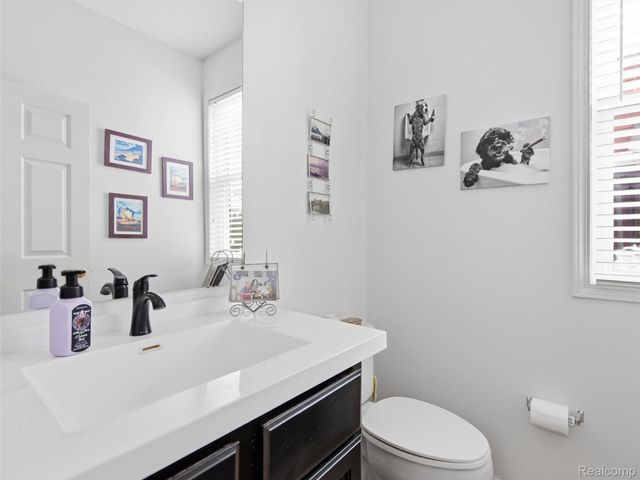 43137 Emerson Way, Novi, MI 48377