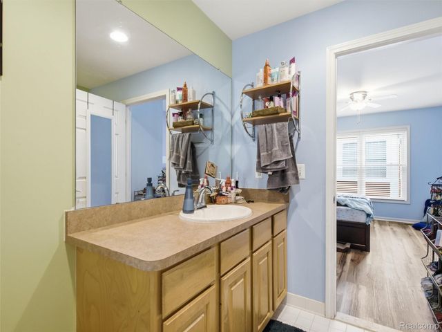 43137 Emerson Way, Novi, MI 48377