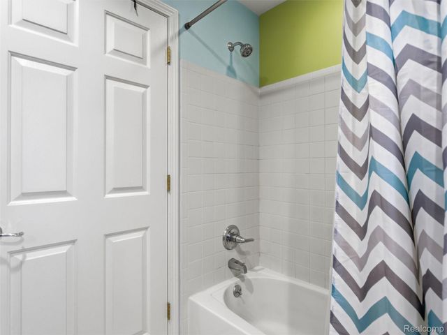 43137 Emerson Way, Novi, MI 48377