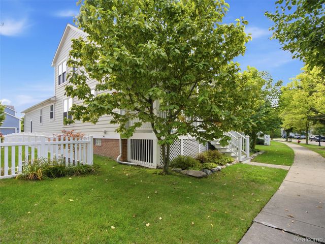 43137 Emerson Way, Novi, MI 48377