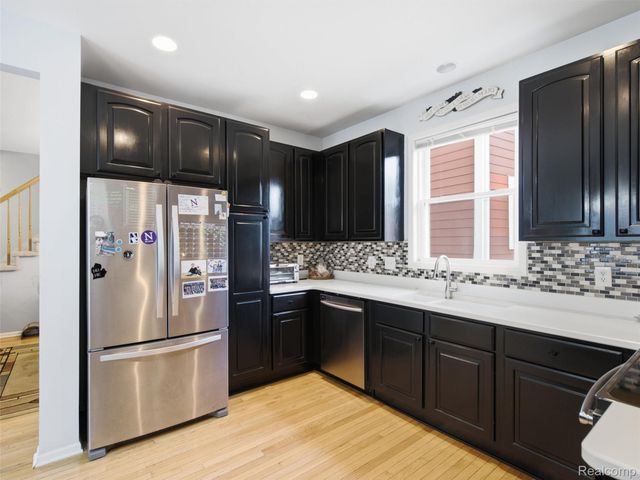 43137 Emerson Way, Novi, MI 48377