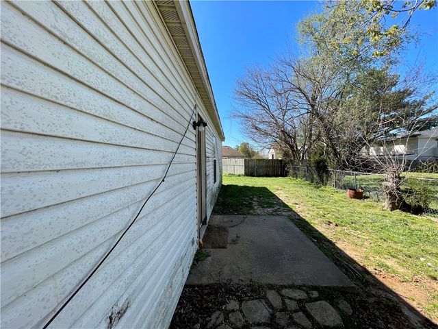 210 Parkcrest Drive, Bentonville, AR 72712