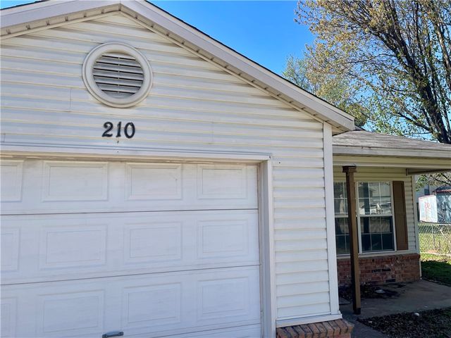 210 Parkcrest Drive, Bentonville, AR 72712