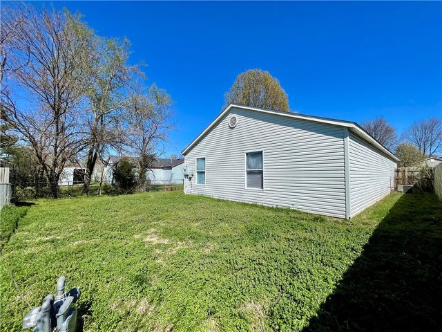 210 Parkcrest Drive, Bentonville, AR 72712