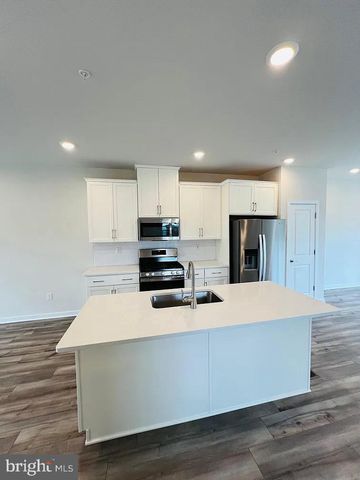902 MAGNOLIA LN, Spring City, PA 19475