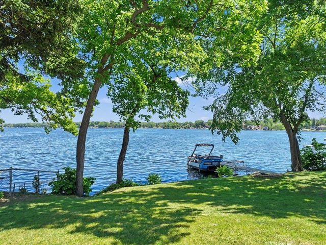 6709 Spruce LANE, Waterford, WI 53185