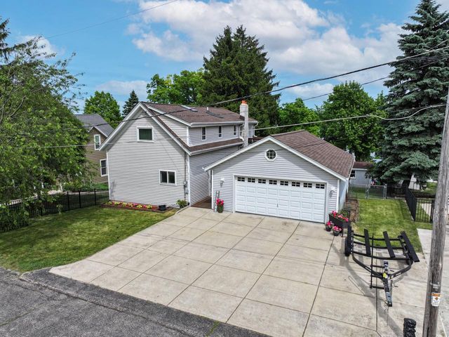 6709 Spruce LANE, Waterford, WI 53185