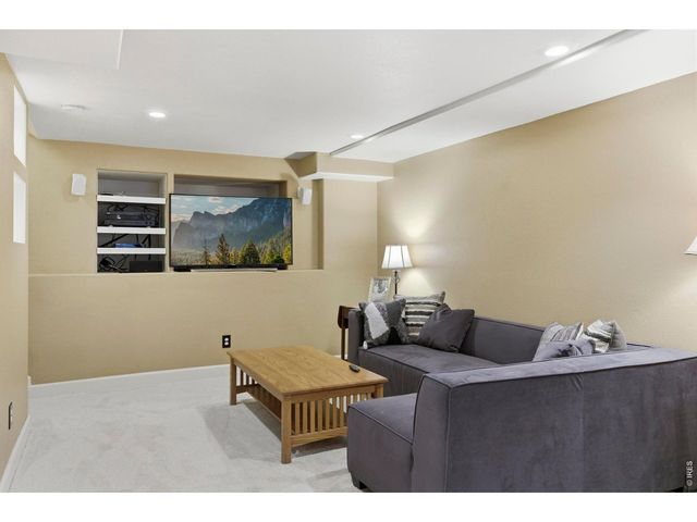 9734 Red Oakes Dr, Highlands Ranch, CO 80126