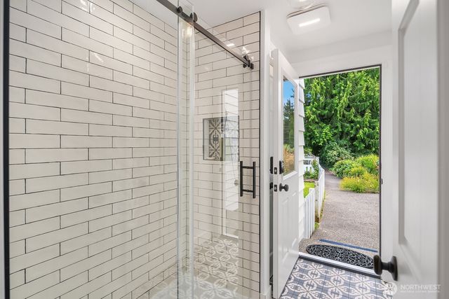 16207 NE 165th Street, Woodinville, WA 98072