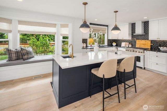 16207 NE 165th Street, Woodinville, WA 98072