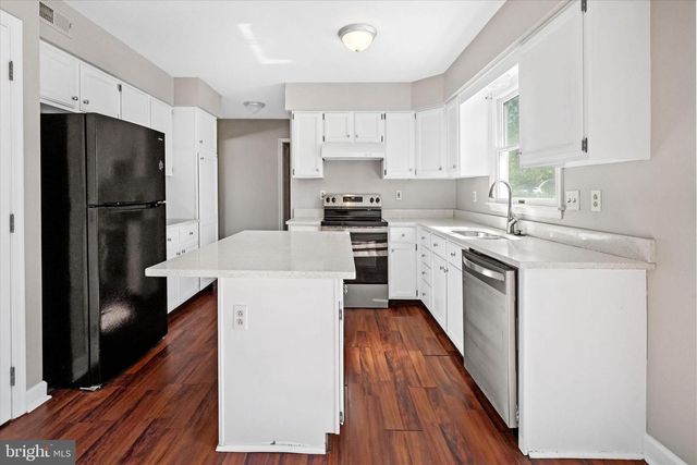 211 NONANTUM DR, Newark, DE 19711