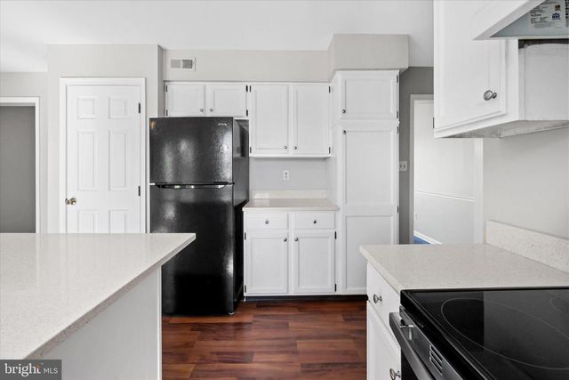 211 NONANTUM DR, Newark, DE 19711