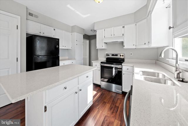 211 NONANTUM DR, Newark, DE 19711