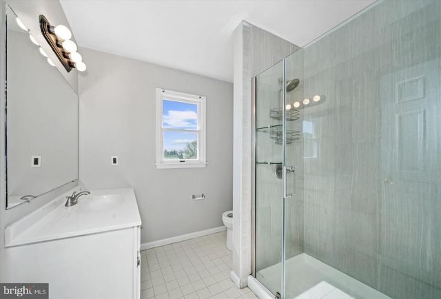 211 NONANTUM DR, Newark, DE 19711