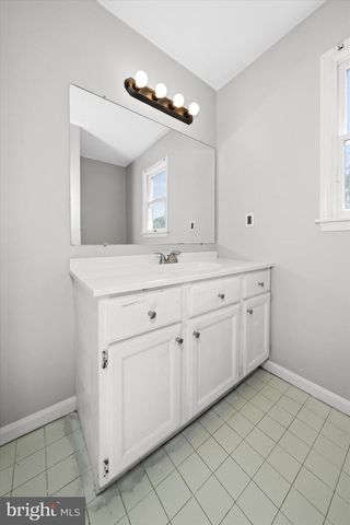 211 NONANTUM DR, Newark, DE 19711