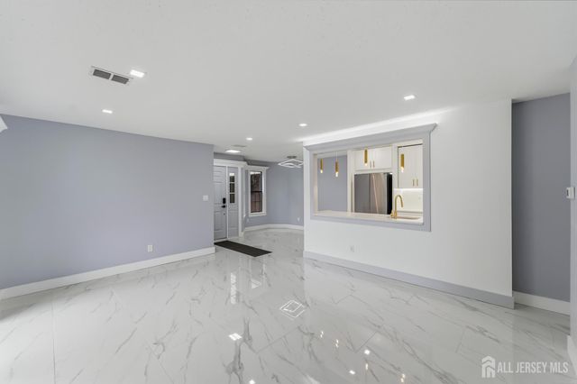 709 Sunshine Court, Sayreville, NJ 08859