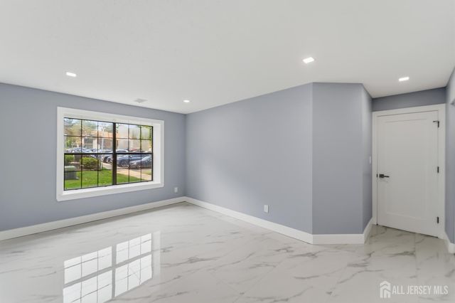 709 Sunshine Court, Sayreville, NJ 08859