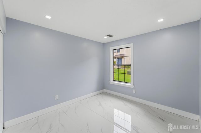 709 Sunshine Court, Sayreville, NJ 08859