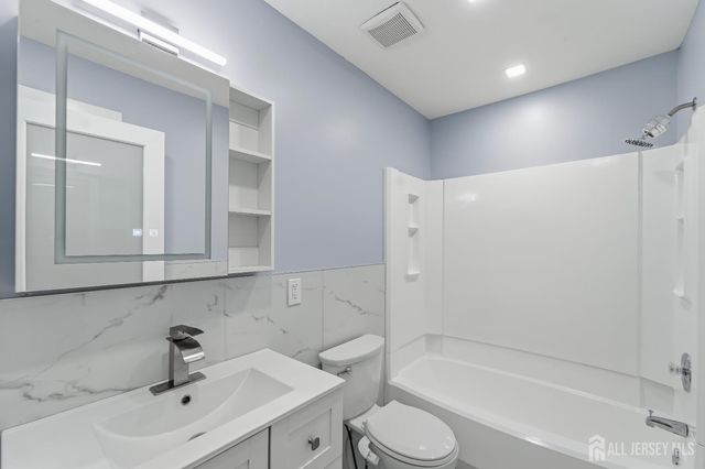 709 Sunshine Court, Sayreville, NJ 08859