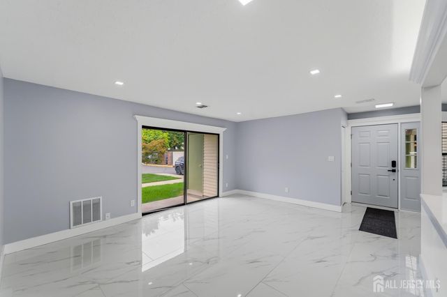 709 Sunshine Court, Sayreville, NJ 08859