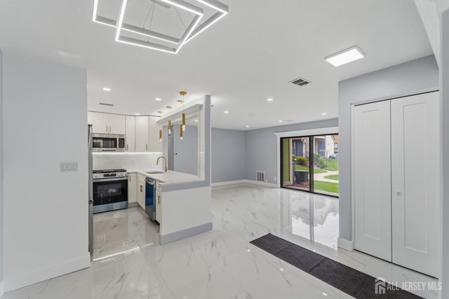 709 Sunshine Court, Sayreville, NJ 08859