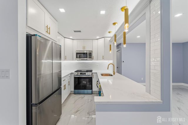 709 Sunshine Court, Sayreville, NJ 08859