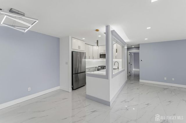709 Sunshine Court, Sayreville, NJ 08859