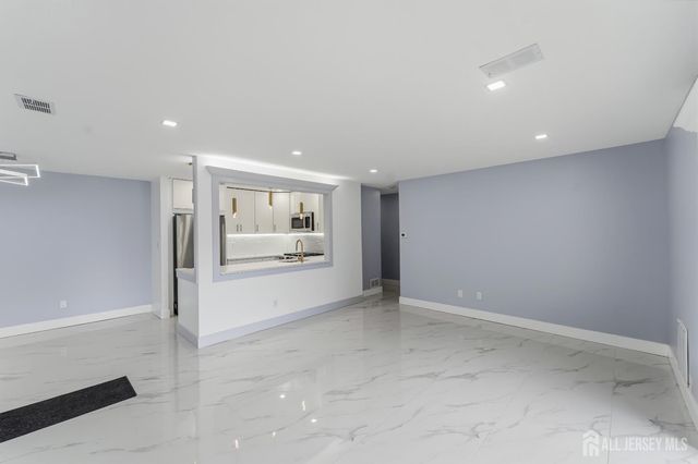 709 Sunshine Court, Sayreville, NJ 08859