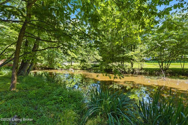 12204 E Osage Rd, Louisville, KY 40223