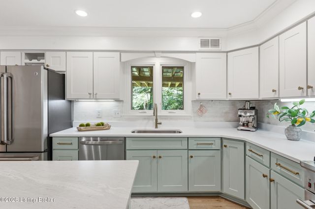 12204 E Osage Rd, Louisville, KY 40223